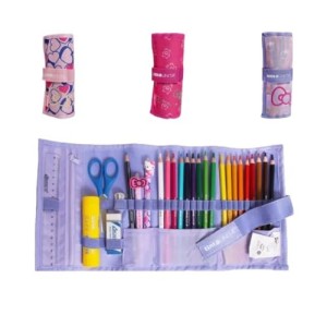 Rotolo Free Time con 18 Pastelli e kit Scuola Tinta Unita Hello Kitty Mele